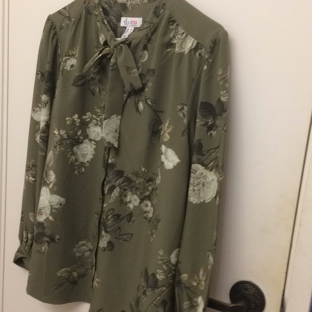 Denim and Company floral tie neck top